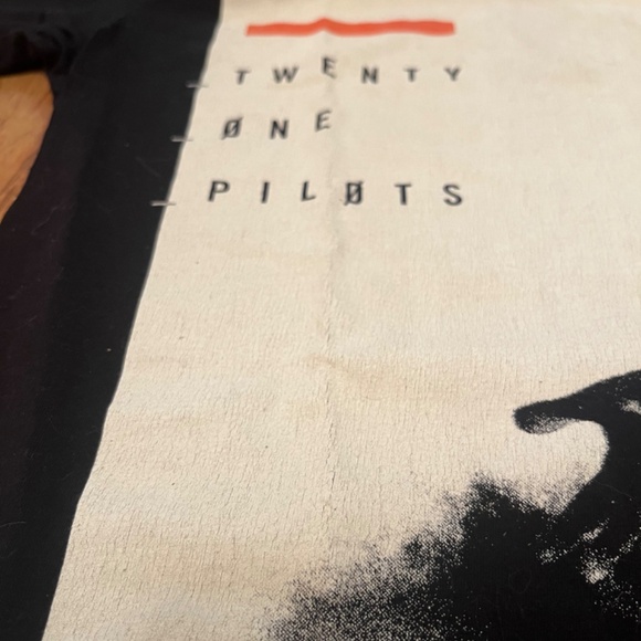 Bundle of 3 Twenty One Pilots Blurry Face graphic band tees - Picture 3 of 8